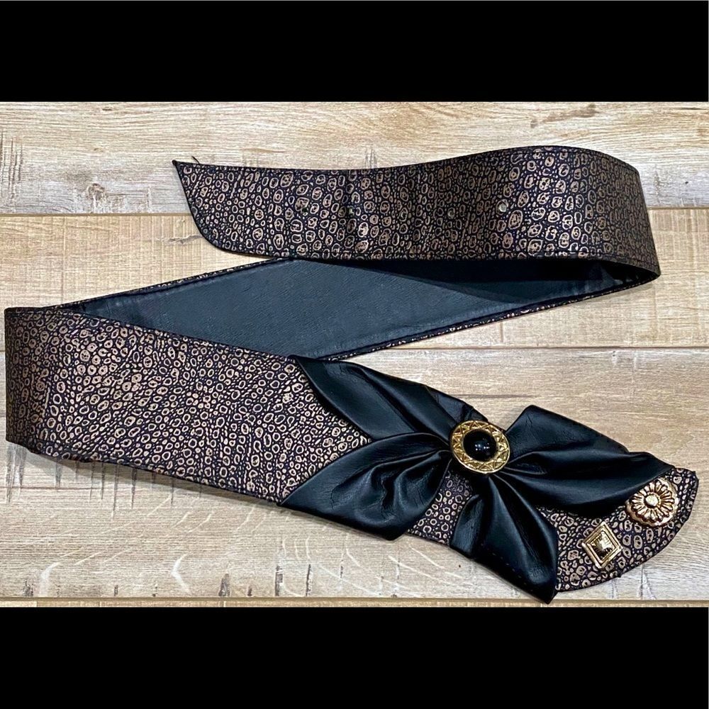 VINTAGE 80s Gold Embossed Waist Belt Bow & Buttons